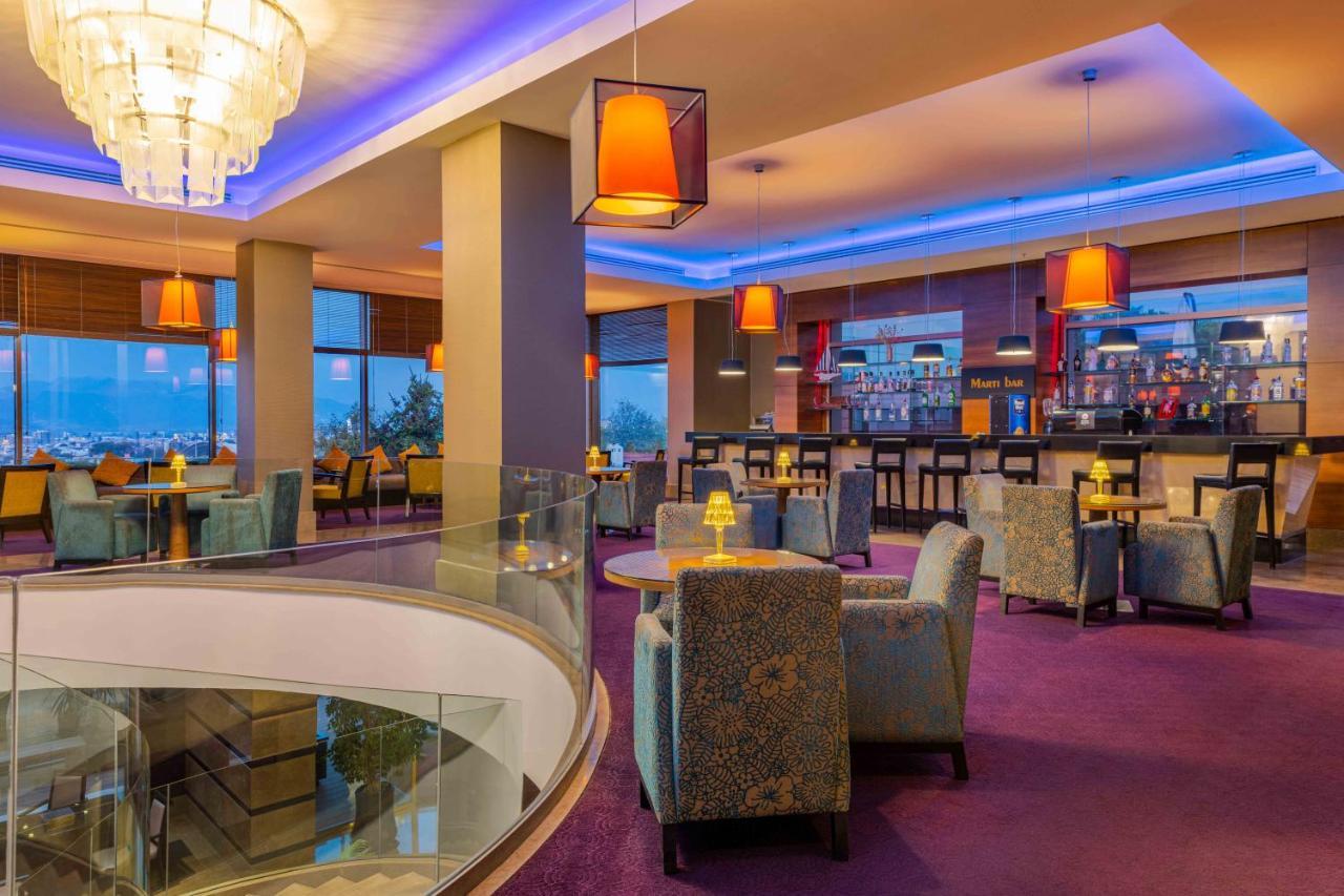 Hotel Celik Palas Convention Center & Thermal Spa Bursa Exterior foto The bar at the hotel