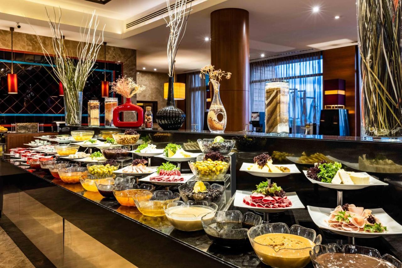 Hotel Celik Palas Convention Center & Thermal Spa Bursa Exterior foto A buffet at a hotel