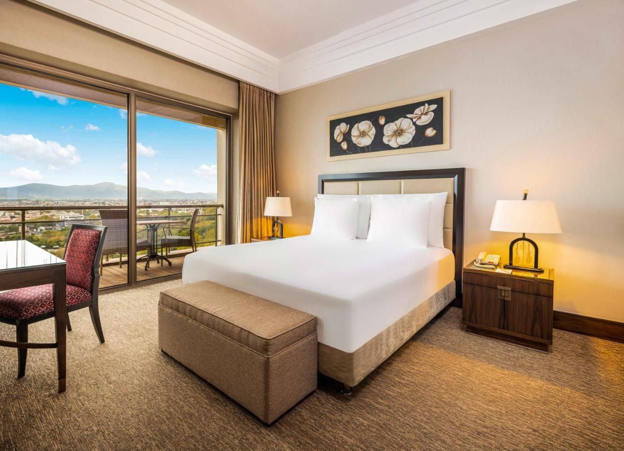 Hotel Celik Palas Convention Center & Thermal Spa Bursa Exterior foto A bedroom at the Hilton Istanbul Bosphorus