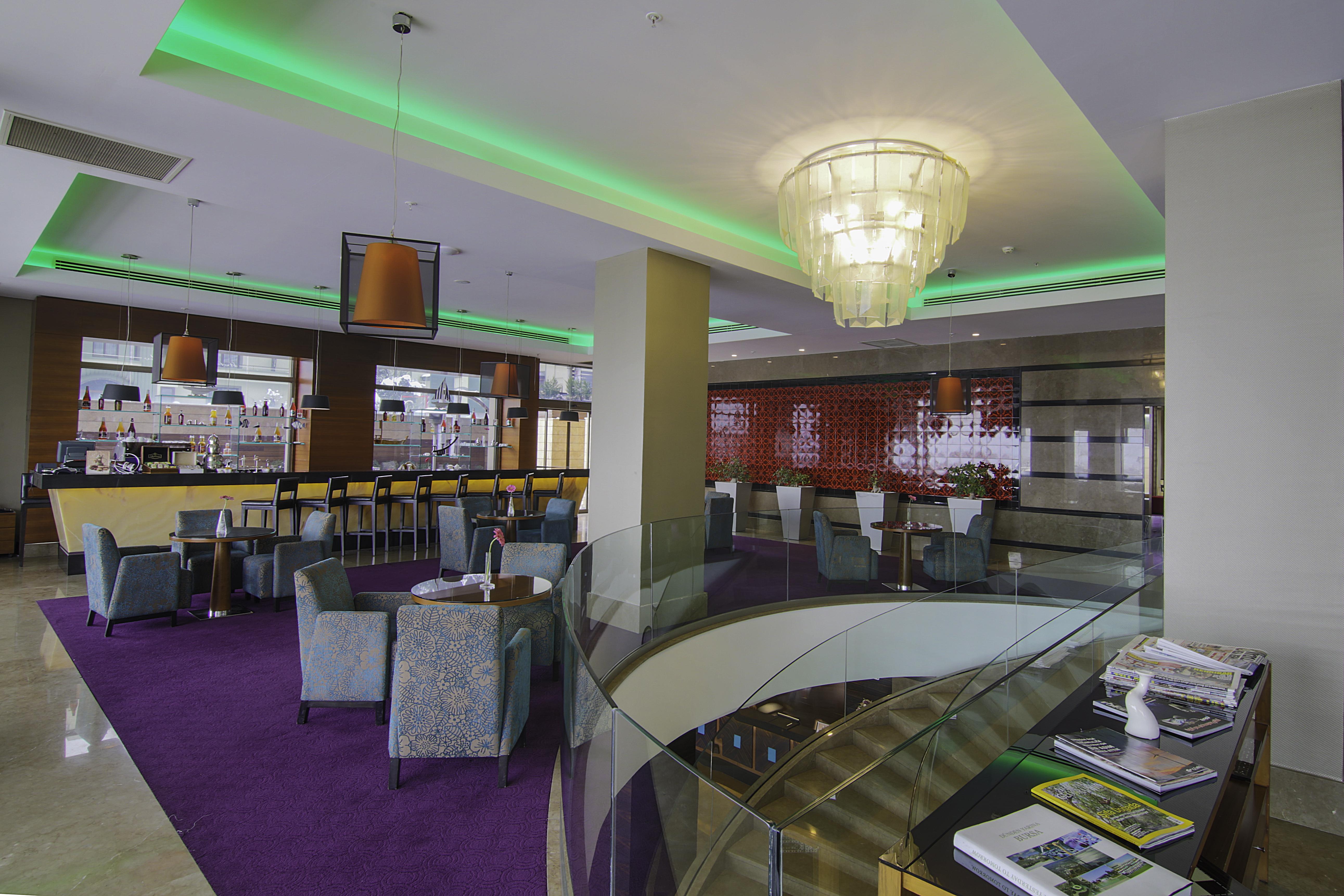 Hotel Celik Palas Convention Center & Thermal Spa Bursa Exterior foto The bar at the hotel
